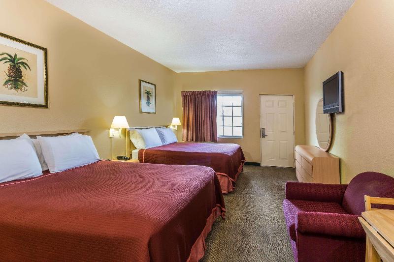 Travelodge Suites by Wyndham Lake Okeechobee image