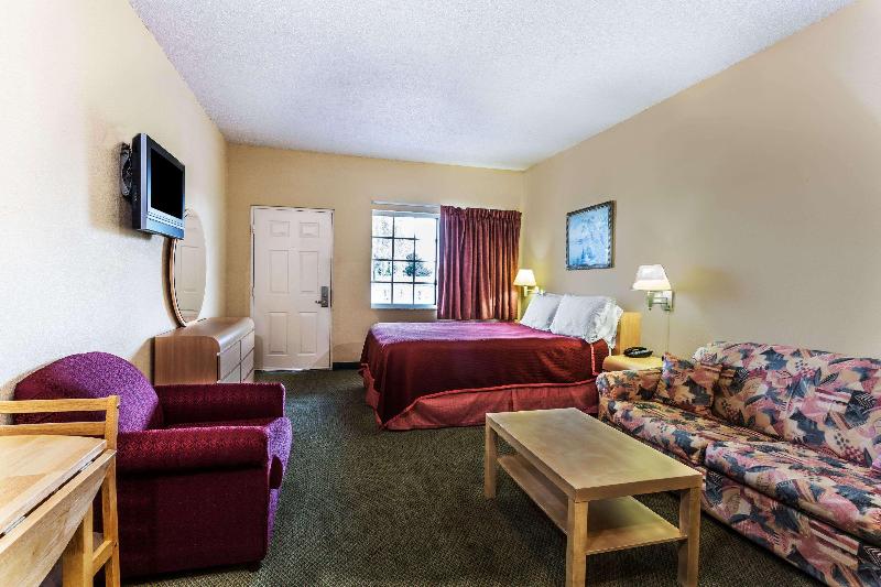 Travelodge Suites by Wyndham Lake Okeechobee image