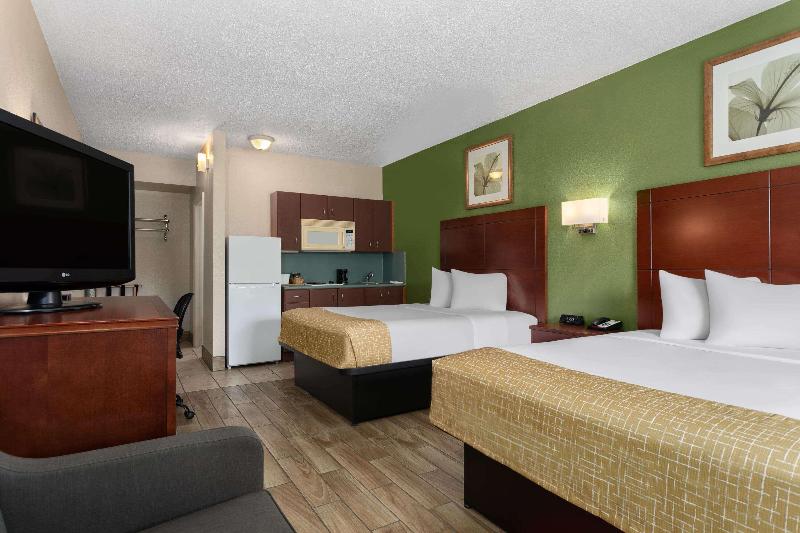 Travelodge Suites by Wyndham Lake Okeechobee image