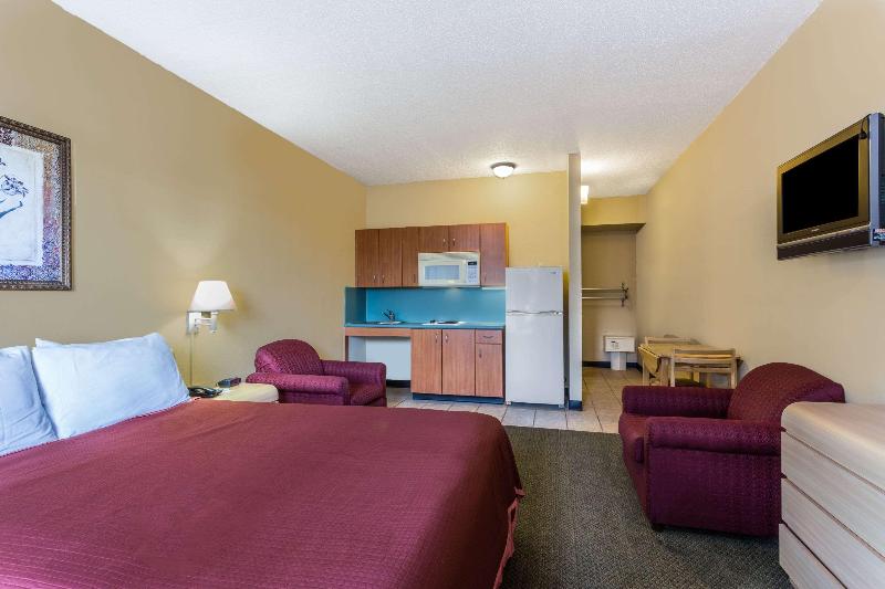 Travelodge Suites by Wyndham Lake Okeechobee image