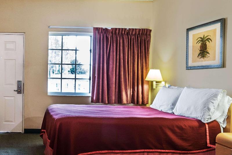 Travelodge Suites by Wyndham Lake Okeechobee image