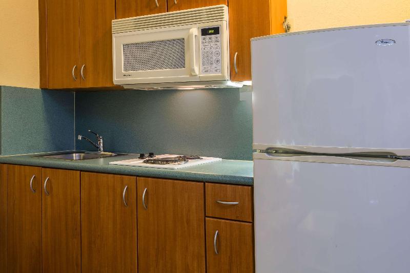 Travelodge Suites by Wyndham Lake Okeechobee image