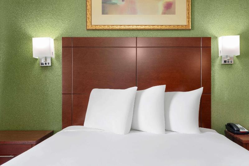 Travelodge Suites by Wyndham Lake Okeechobee image