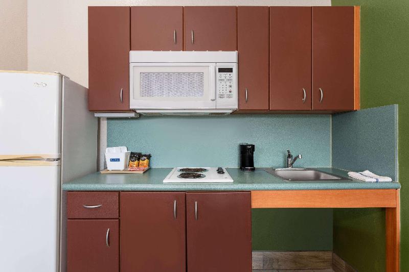Travelodge Suites by Wyndham Lake Okeechobee image