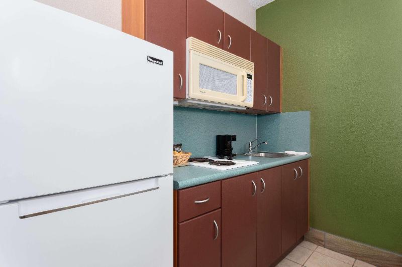 Travelodge Suites by Wyndham Lake Okeechobee image