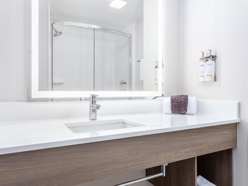 Holiday Inn Express & Suites Lancaster image