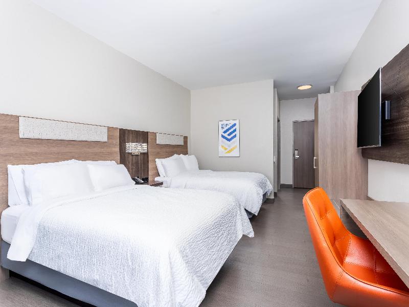 Holiday Inn Express & Suites Lancaster image