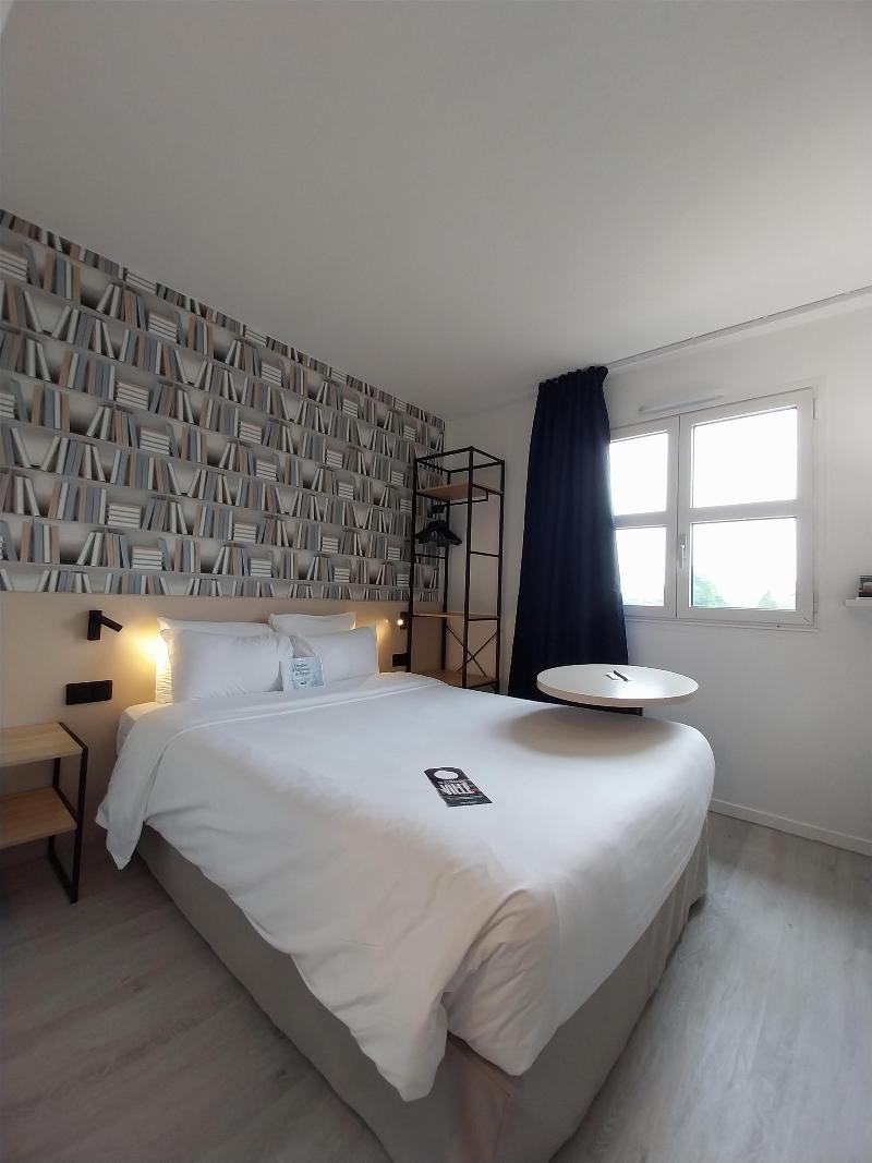 Kyriad Hotel La Fleche image