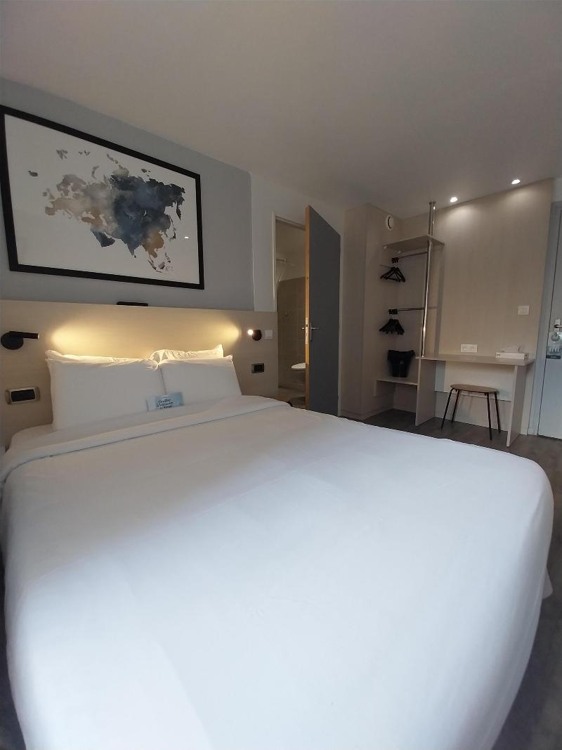 Kyriad Hotel La Fleche image