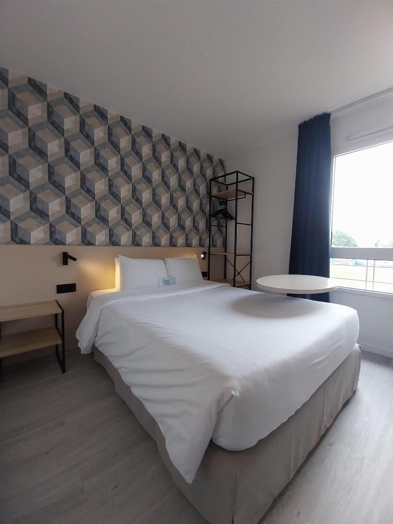 Kyriad Hotel La Fleche image