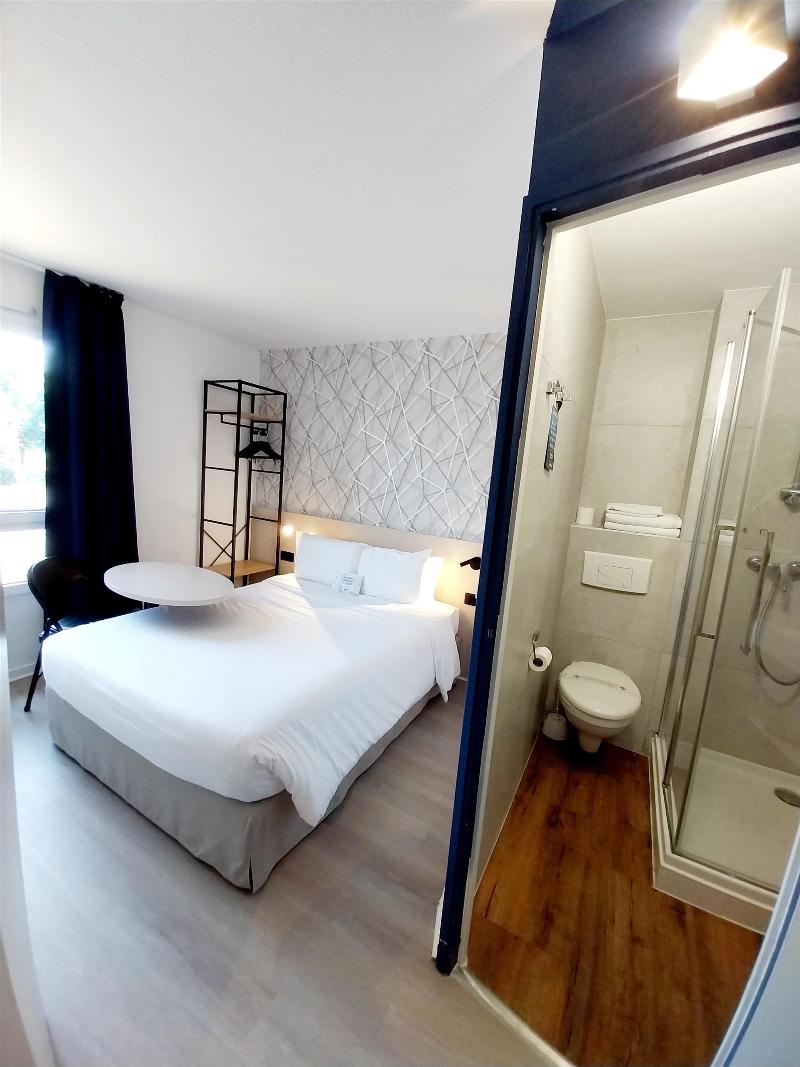 Kyriad Hotel La Fleche image