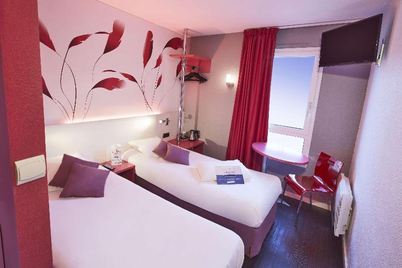 Kyriad Hotel La Fleche image