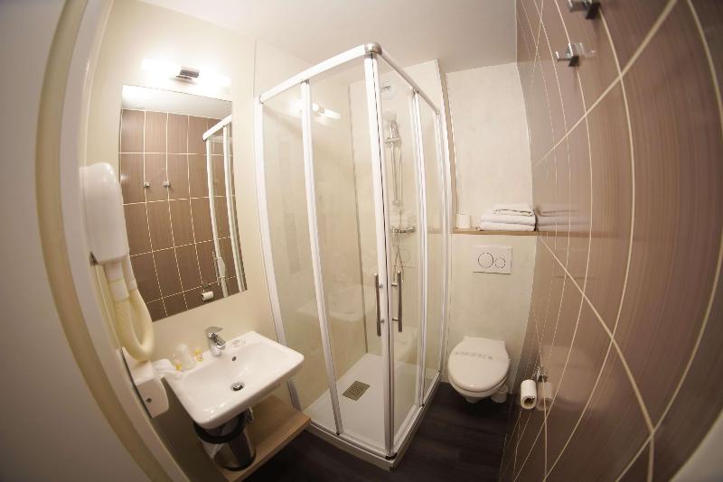 Kyriad Hotel La Fleche image