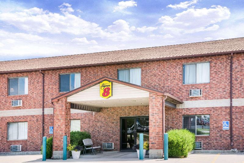 Super 8 by Wyndham Chanute image