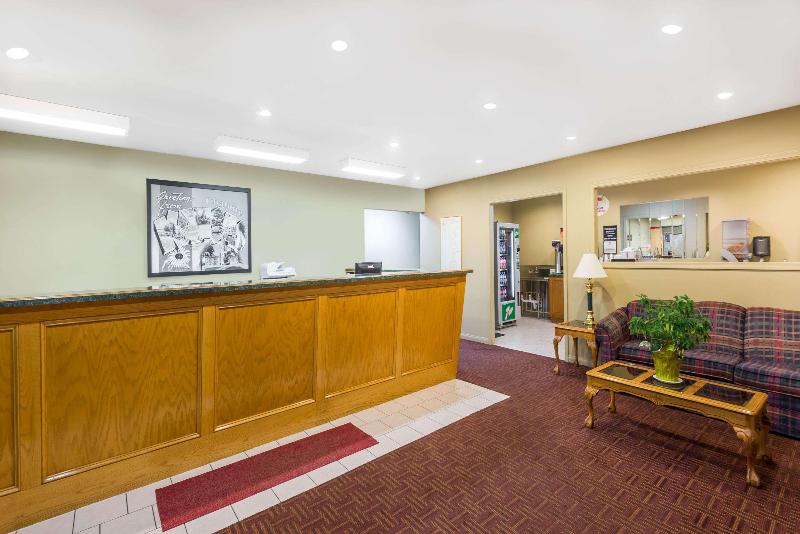 Super 8 by Wyndham Chanute image
