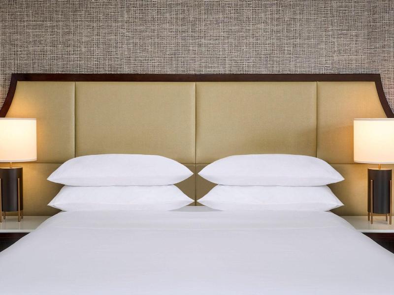 DOUBLE TWO QUEEN BEDS