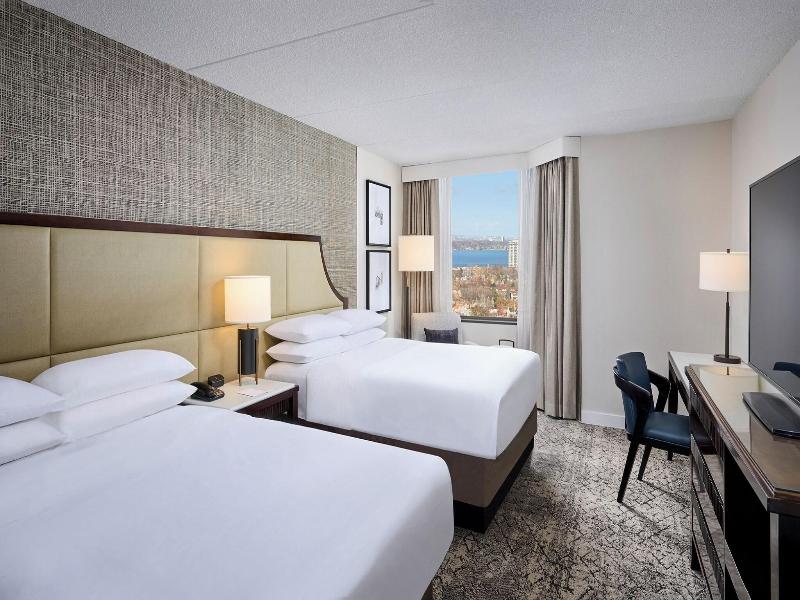 DOUBLE CLUB TWO QUEEN BEDS