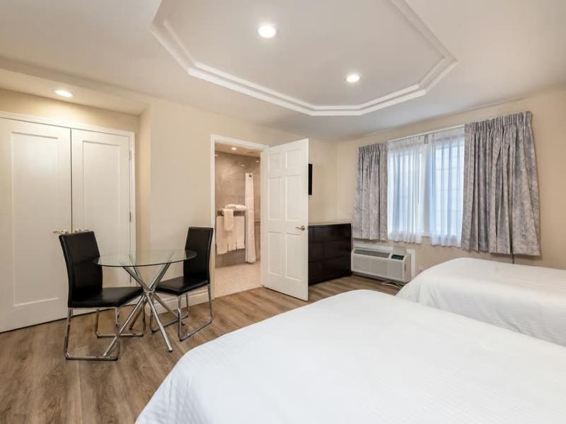 Wilshire Crest Hotel image