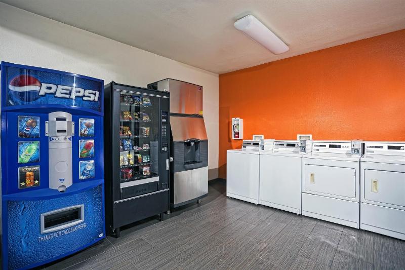 Motel 6 Newport Beach