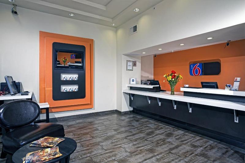 Motel 6 Newport Beach