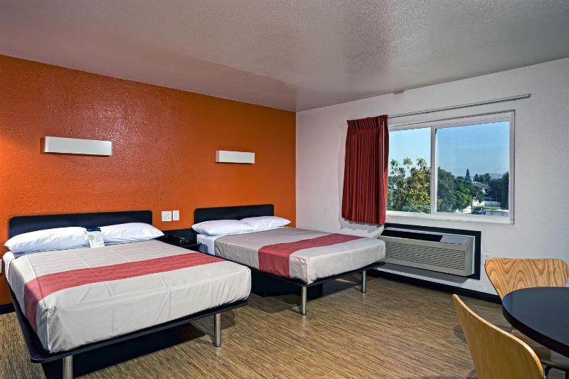 Motel 6 Newport Beach