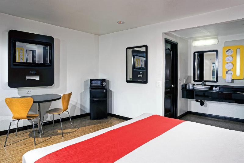 Motel 6 Newport Beach