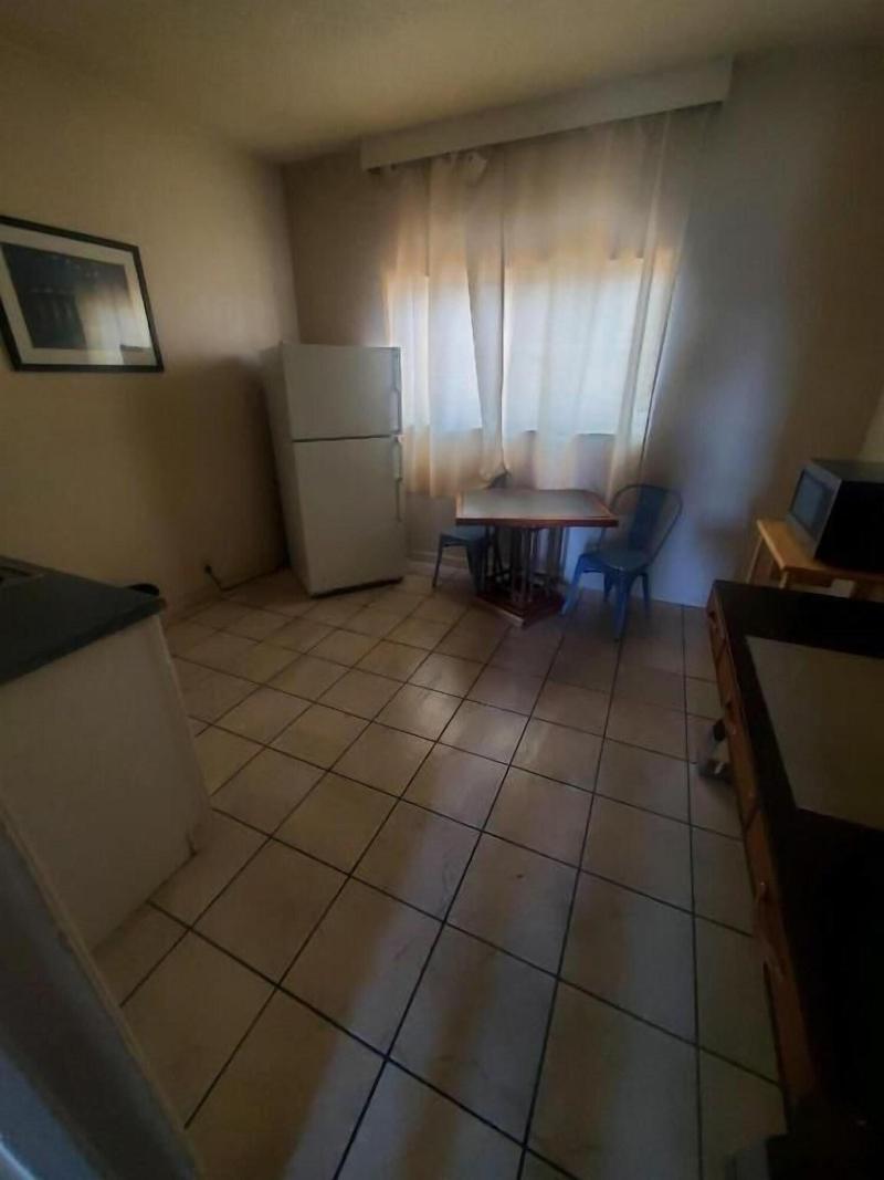 Desert Hills Motel image