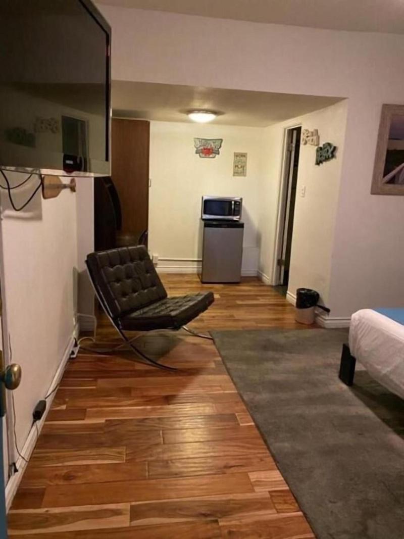 Desert Hills Motel image