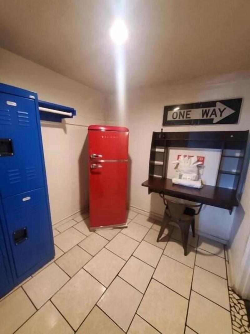 Desert Hills Motel image