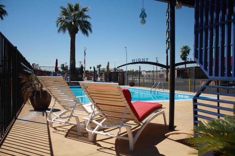 Desert Hills Motel image