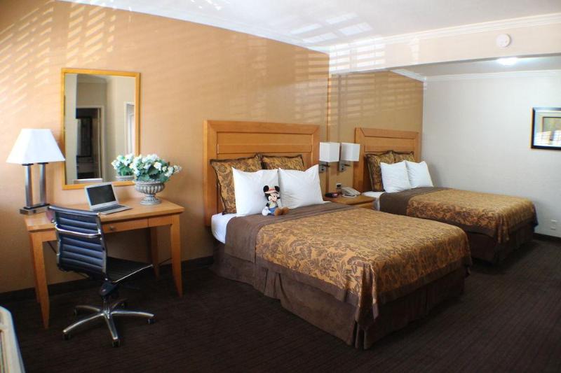 Anaheim Islander Inn and Suites