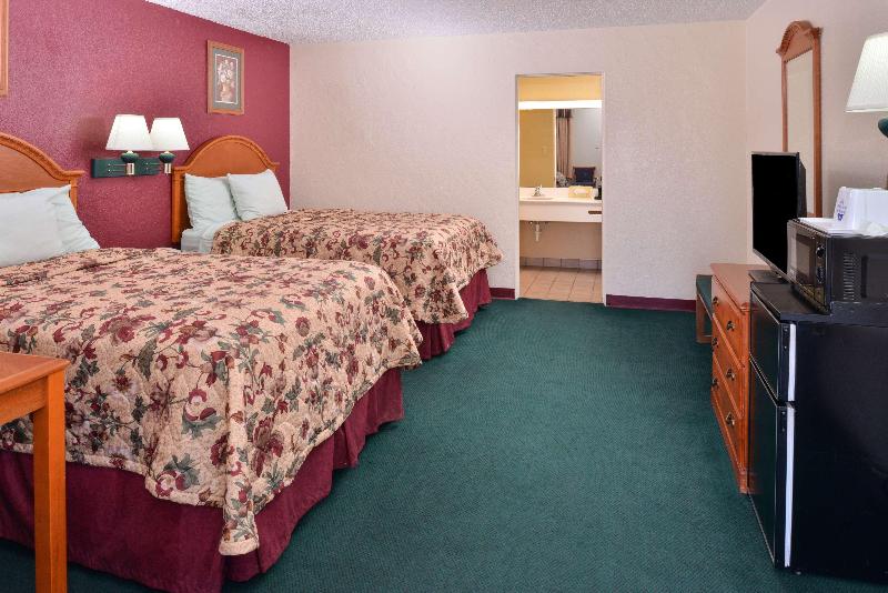 Americas Best Value Inn Lubbock East image