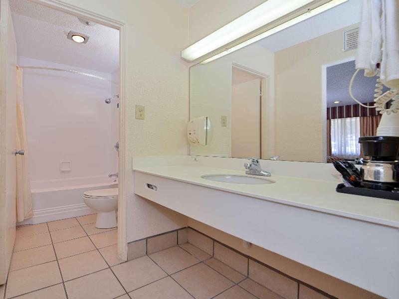 Americas Best Value Inn Lubbock East image