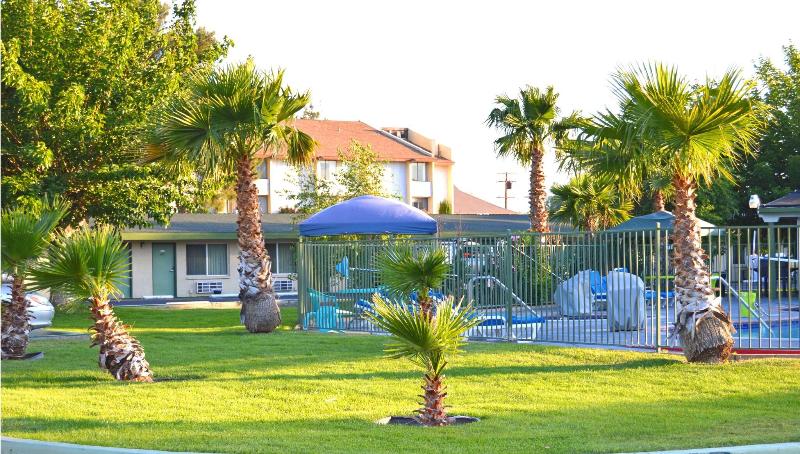 Town House Motel image