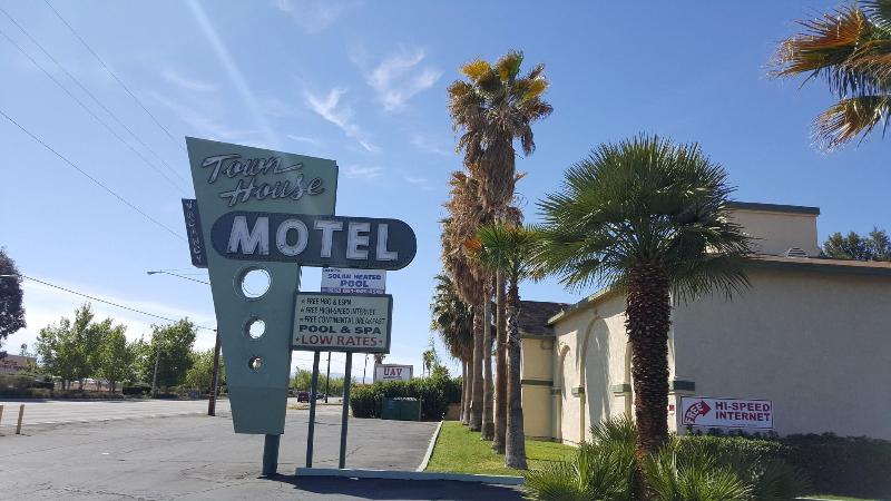 Town House Motel image