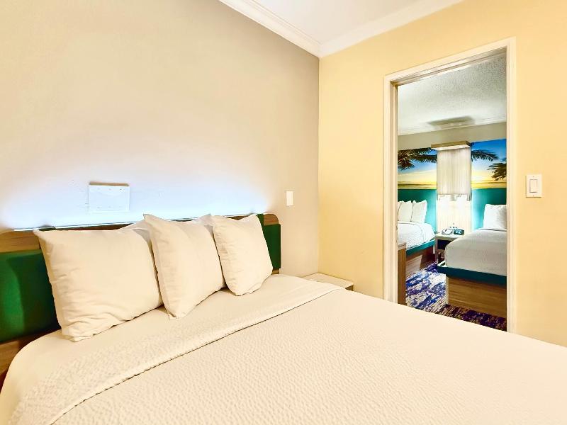 Days Inn by Wyndham Los Angeles Stadium Area/LAX image