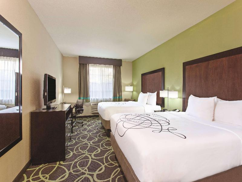 La Quinta Inn & Suites by Wyndham Los Banos image