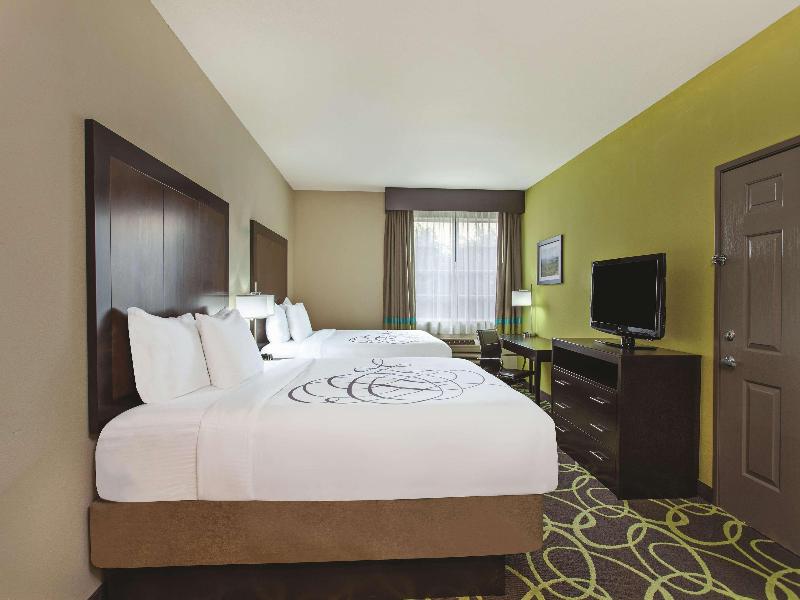 La Quinta Inn & Suites by Wyndham Los Banos image