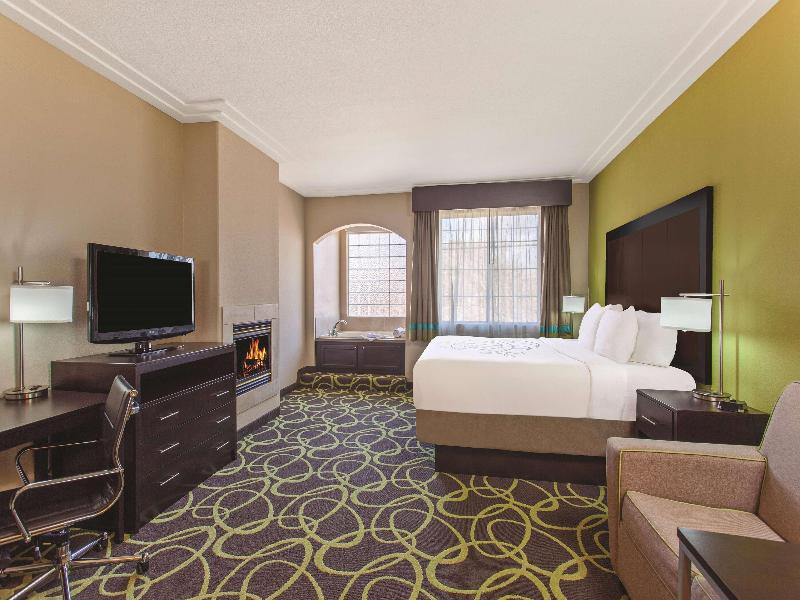 La Quinta Inn & Suites by Wyndham Los Banos image