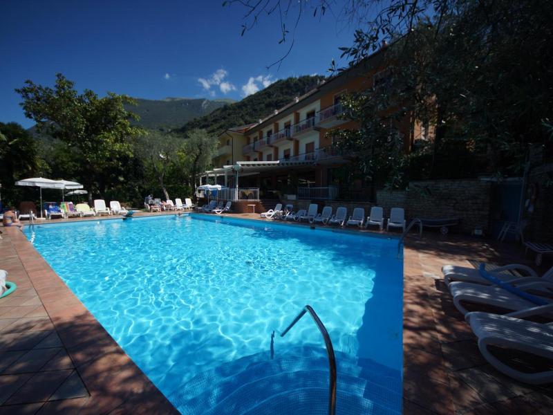 Alpi Hotel & Residence image