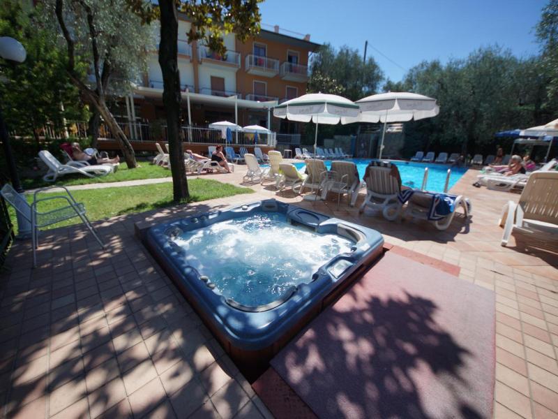 Alpi Hotel & Residence image
