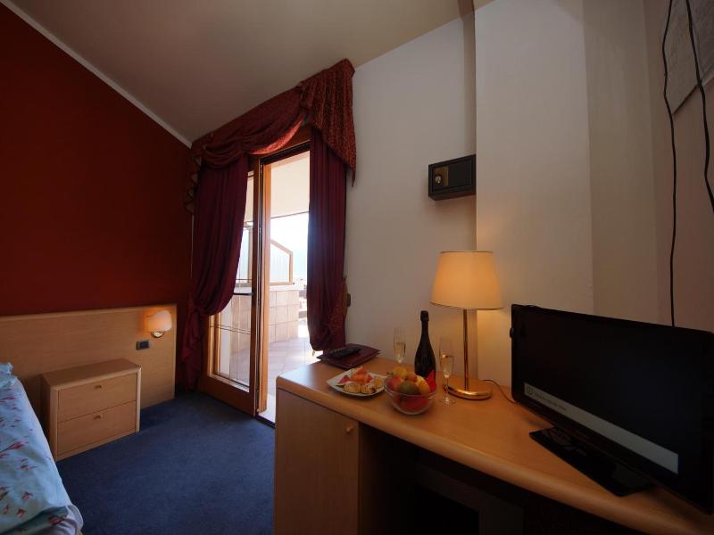 Alpi Hotel & Residence image