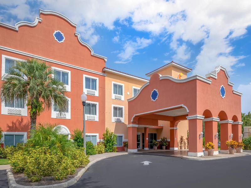 Comfort Suites The Villages image