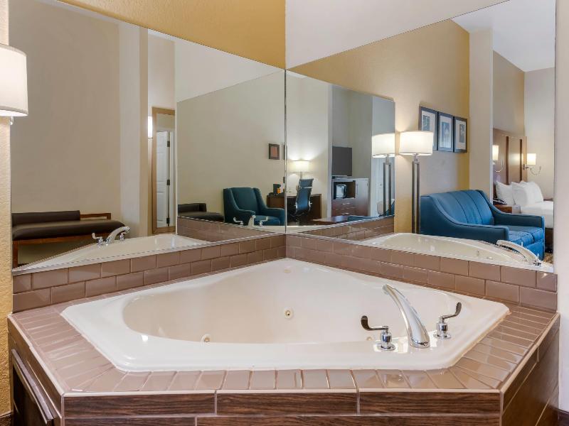Comfort Suites The Villages image