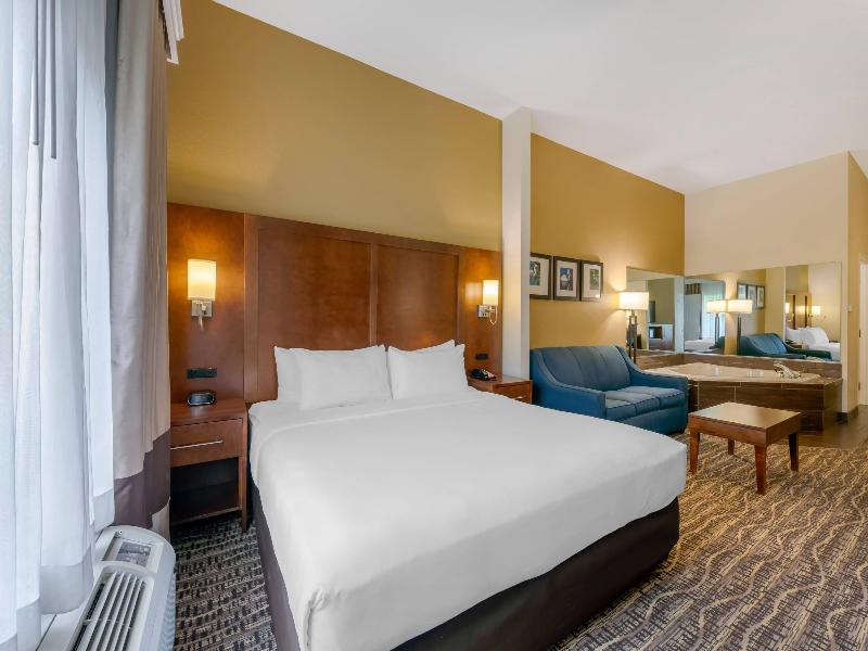 Comfort Suites The Villages image