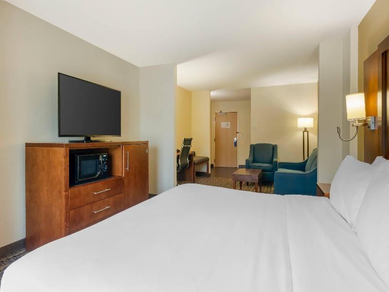 Comfort Suites The Villages image