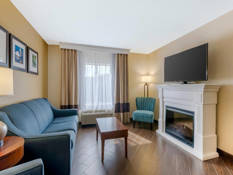 Comfort Suites The Villages image