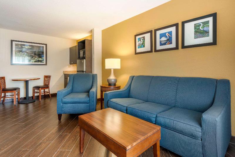 Comfort Suites The Villages image