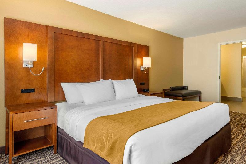 Comfort Suites The Villages image