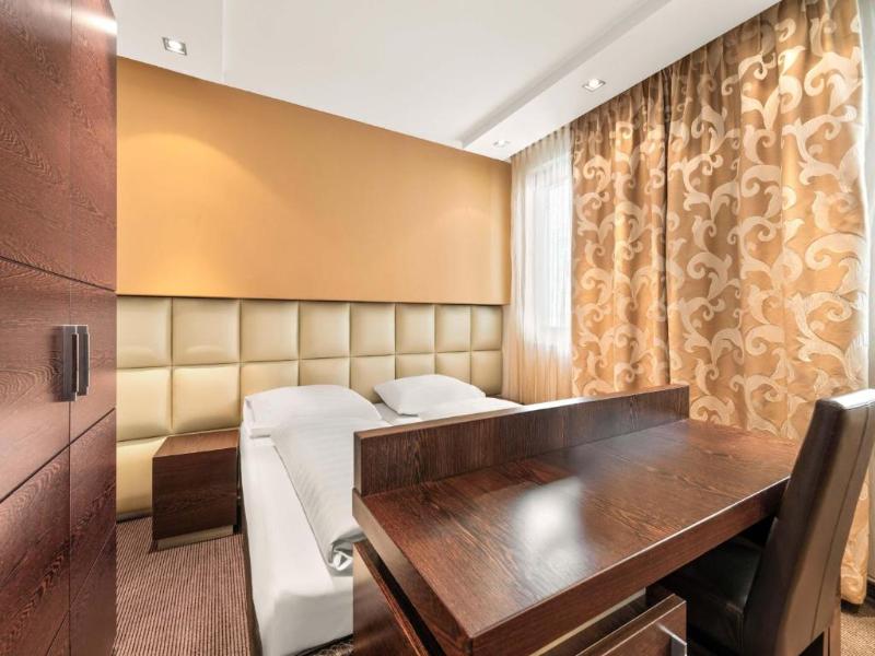B&B HOTEL Linz City-Ost image